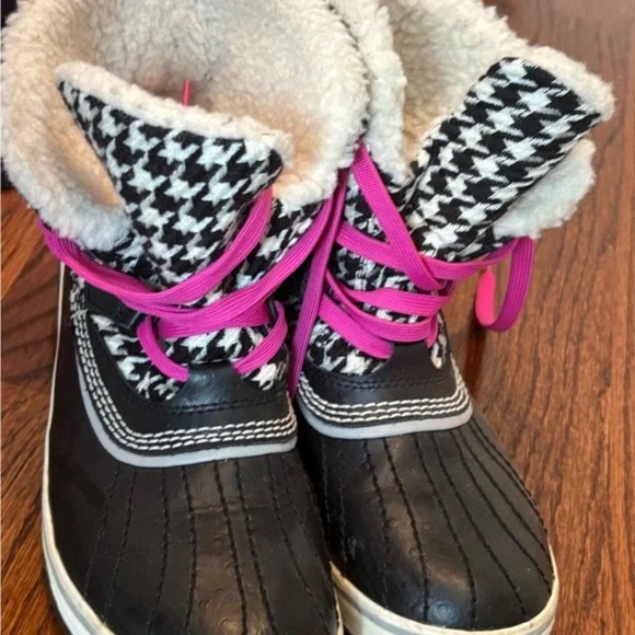 SOREL Tivoil Tweed Houndstooth w/ Pink Laces Snow Boots Sz 9 $130 - Picture 3 of 8